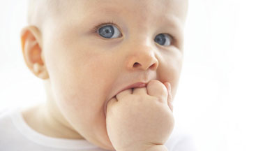 признаки, что у малыша режутся зубы