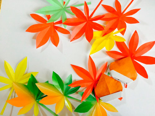 осенние листья из бумаги для оформления детского сада 4