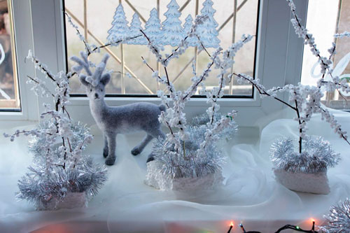 Оригинальные новогодние украшения для дома своими руками на окна 7