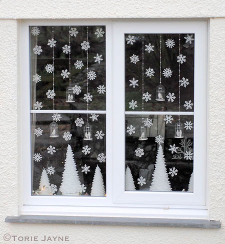Оригинальные новогодние украшения для дома своими руками на окна 6