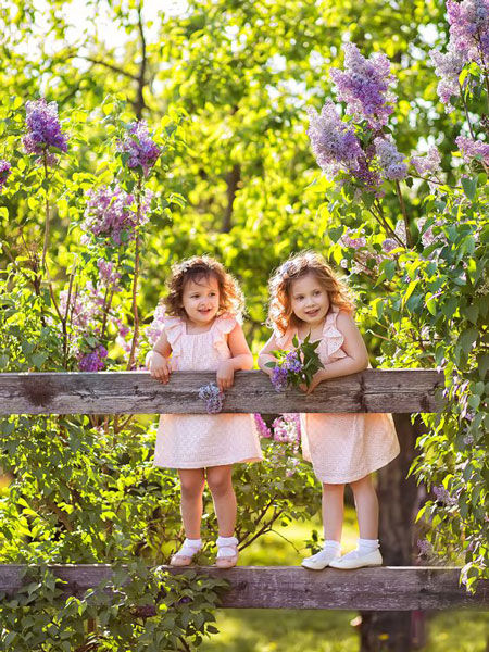 фотосессия в цветущих садах с ребенком